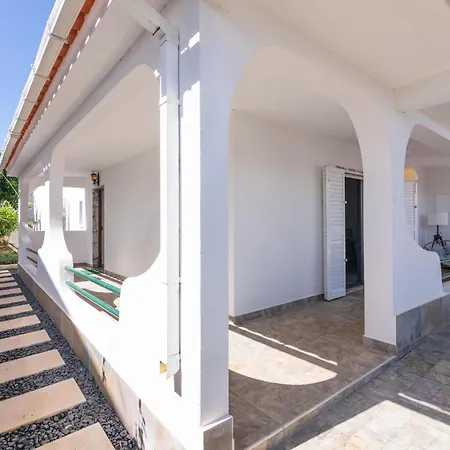 Villa Casa Laranjeiras - *